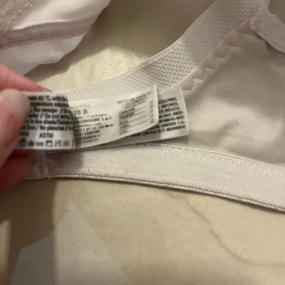 Maidenform White Lace Bra with Adjustable Straps - Picture 2 of 2